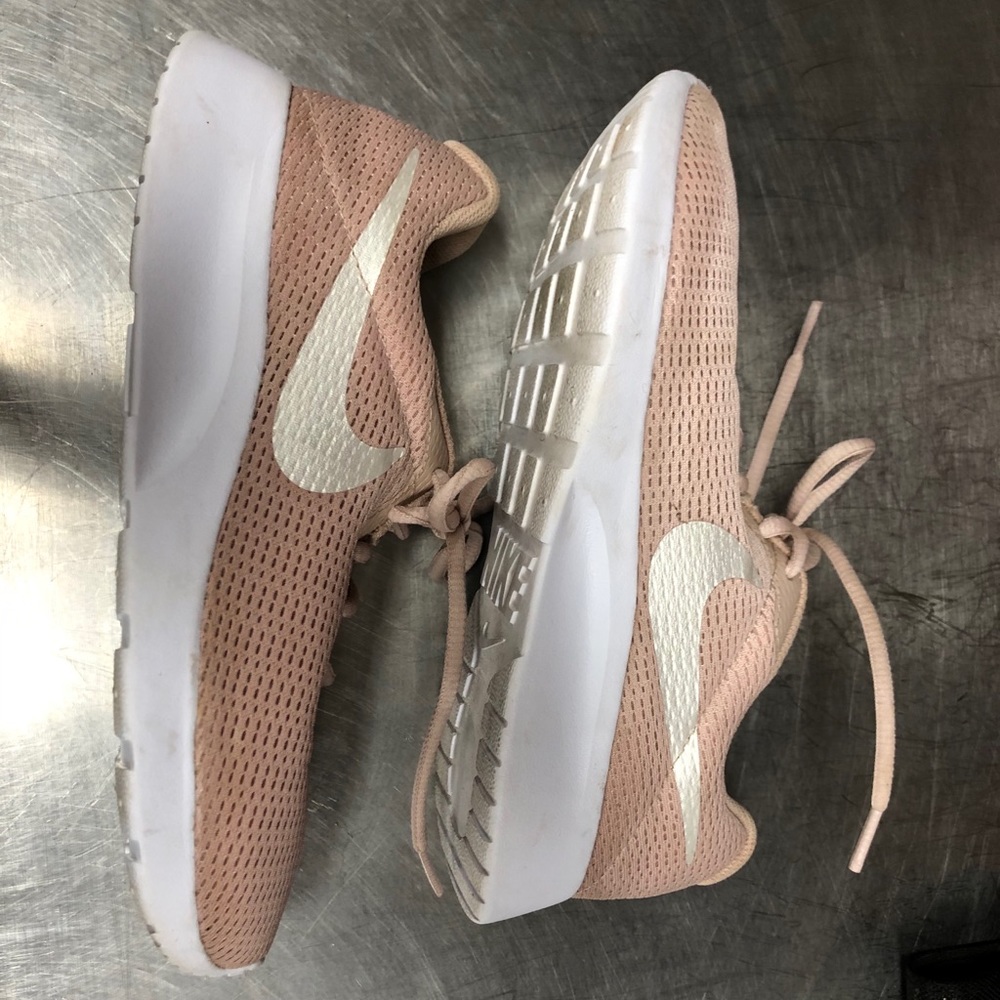 Nike Tennis Shoes
